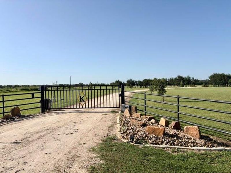 Community amenities in , El Campo (Image 39).