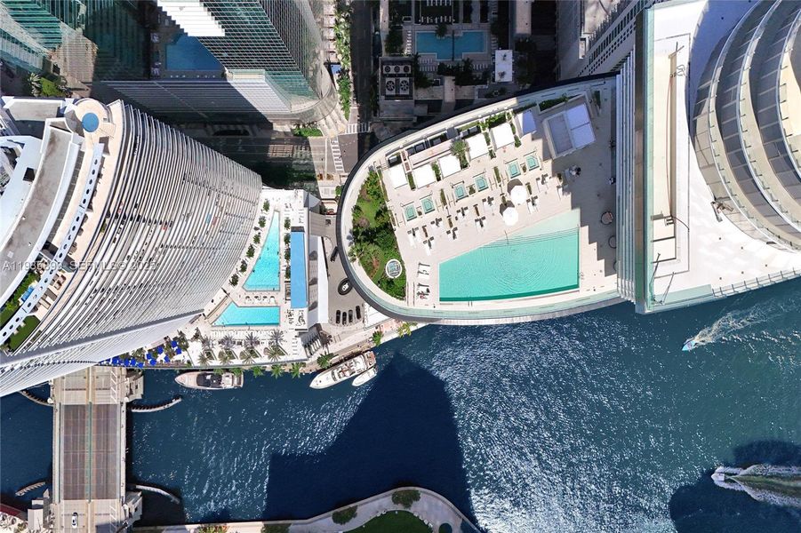 Condo located in Miami, FL showcasing its design and architecture (Image 35).