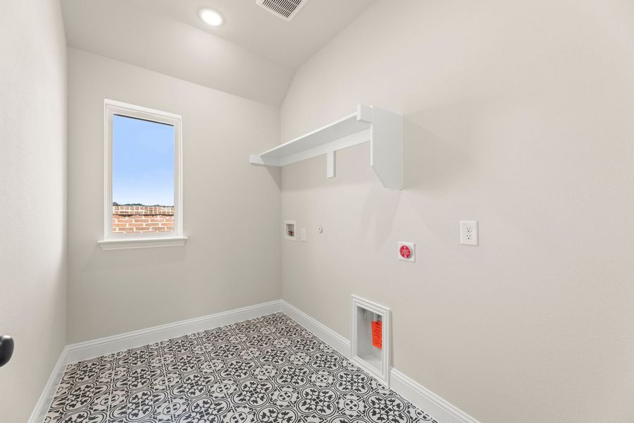 Spacious, unfurnished interior of a new home in Creekside, Royse City (Image 26).
