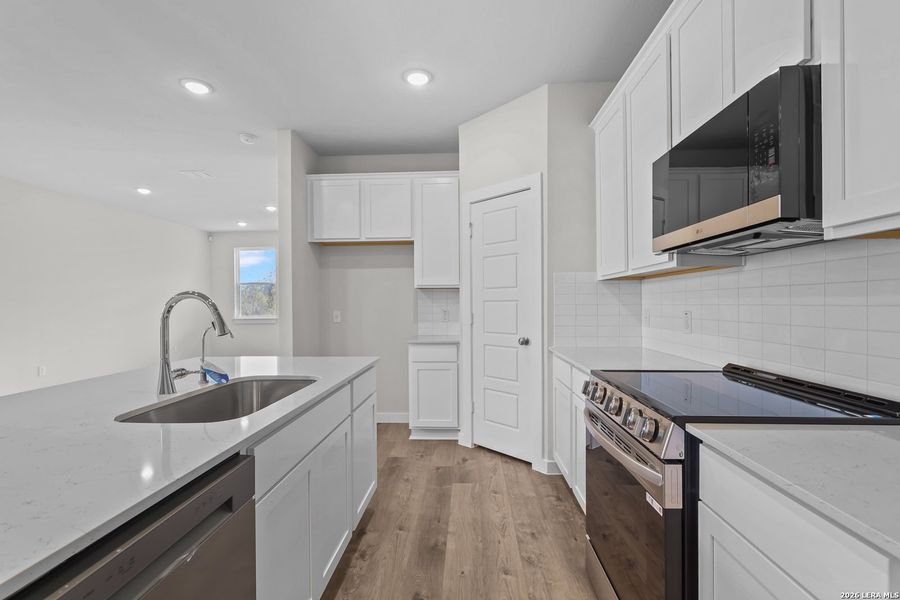 Furnished interior view inside a new home in Cinco Lakes, San Antonio (Image 6).