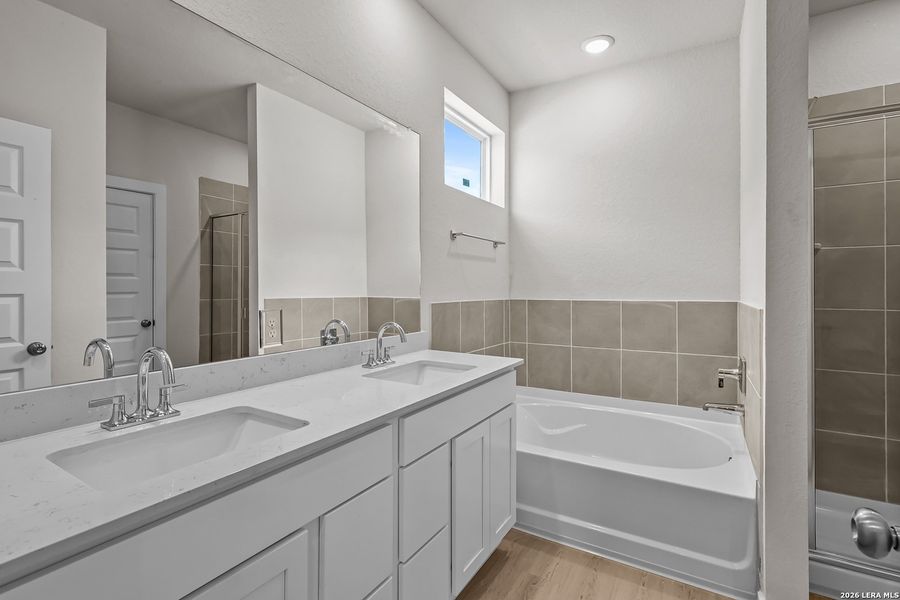 Furnished interior view inside a new home in Hiddenbrooke, Seguin (Image 7).