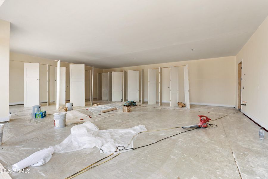 Garage (2) Garage (2)