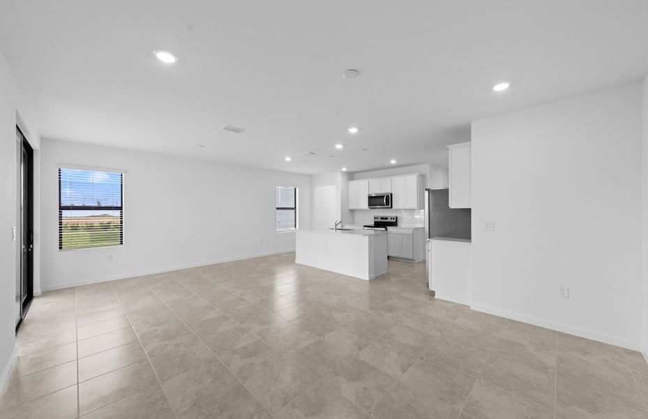 Spacious, unfurnished interior of a new home in Caloosa Cove, Labelle (Image 22).