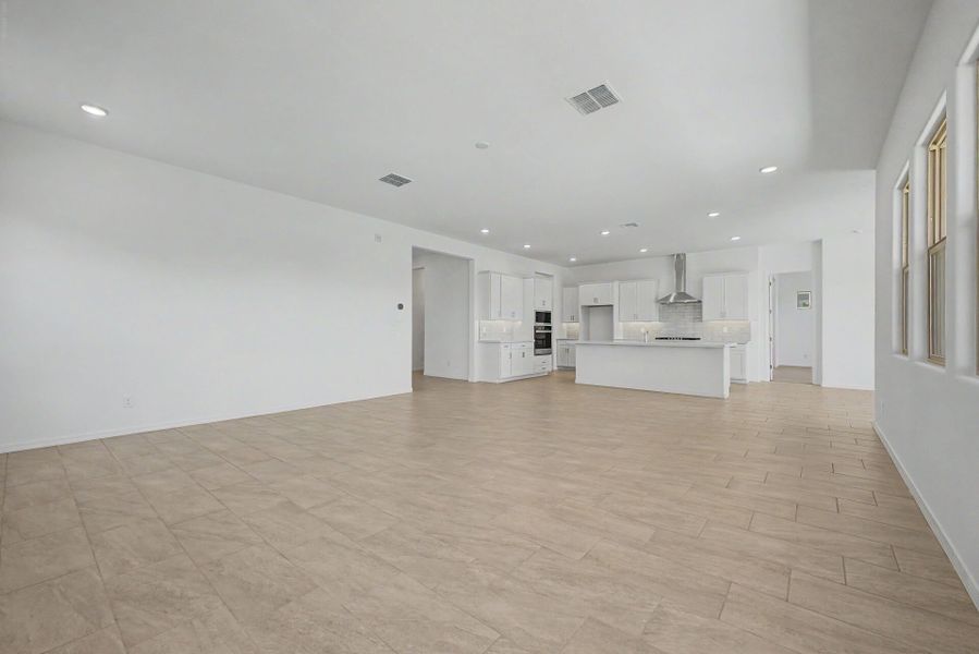 Spacious, unfurnished interior of a new home in Empire Pointe, Queen Creek (Image 7).