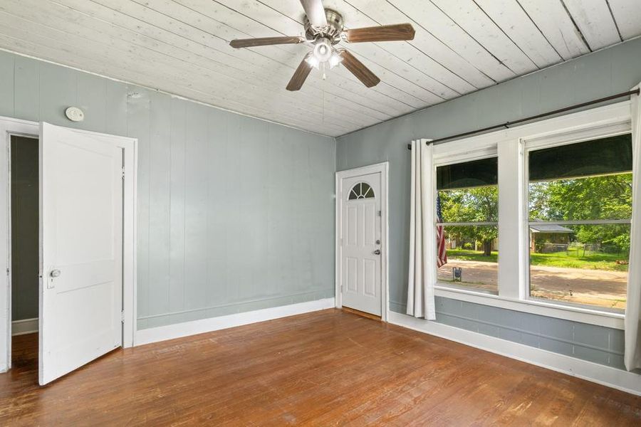 Spacious, unfurnished interior of a new home in , Groesbeck (Image 14). Spacious, unfurnished interior of a new home in , Groesbeck (Image 14).