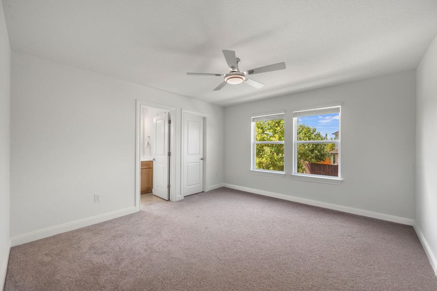 Spacious, unfurnished interior of a new home in Messinger Village, Austin (Image 22).