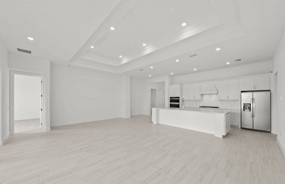 Spacious, unfurnished interior of a new home in TerraWalk at Babcock Ranch, Alva (Image 23).