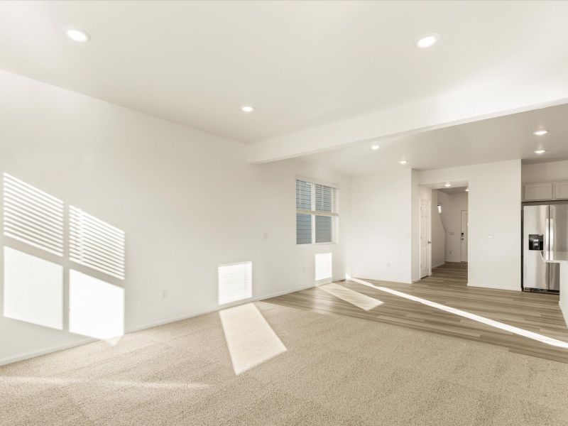 Spacious, unfurnished interior of a new home in Lake Bluff, Greeley (Image 9).