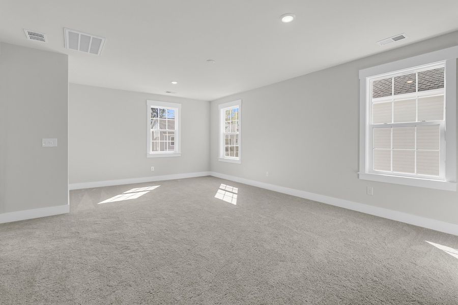 Spacious, unfurnished interior of a new home in Six Oaks, Summerville (Image 35).