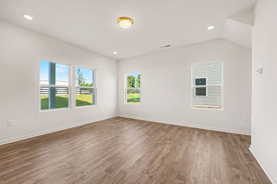 Spacious, unfurnished interior of a new home in Masons Mill, Erwin (Image 14).