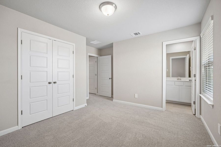 Spacious, unfurnished interior of a new home in Remington Ranch, San Antonio (Image 46).