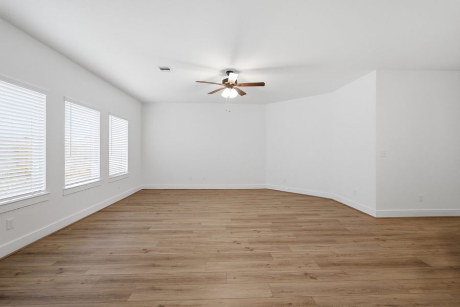 Spacious, unfurnished interior of a new home in Sierra Vista, Rosharon (Image 21).