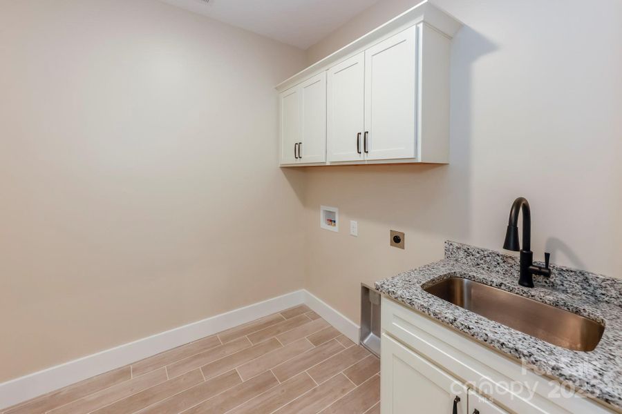 Image 28 of a home in .