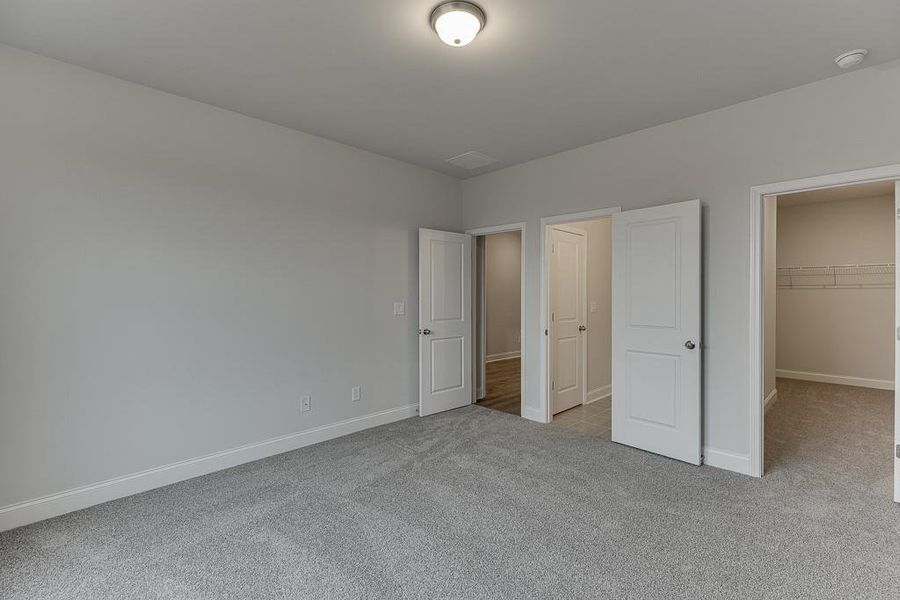 Spacious, unfurnished interior of a new home in , Jefferson (Image 26).