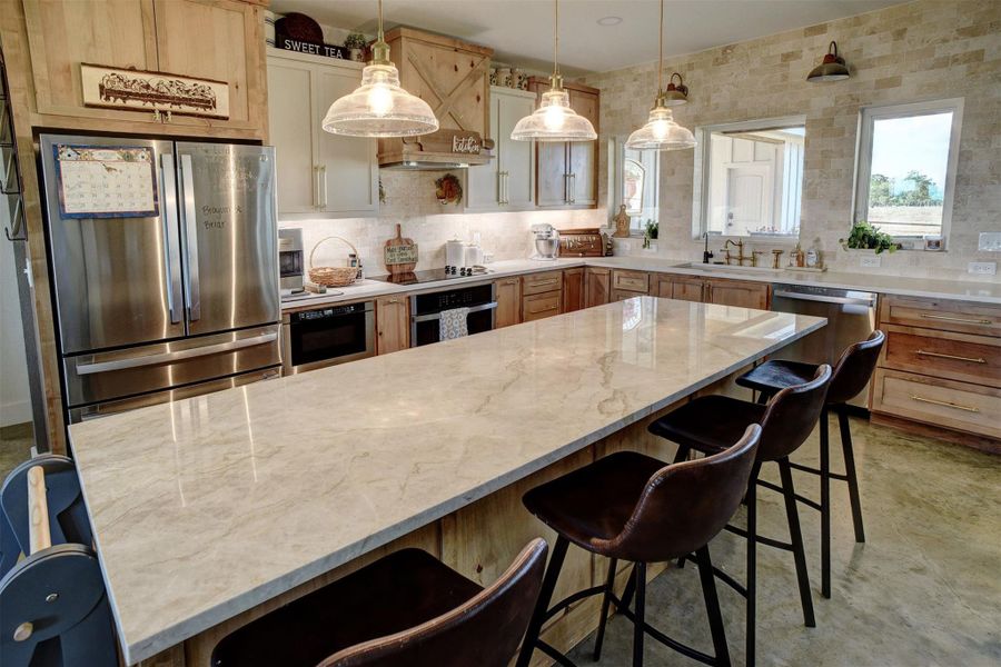 Center Island - breakfast bar