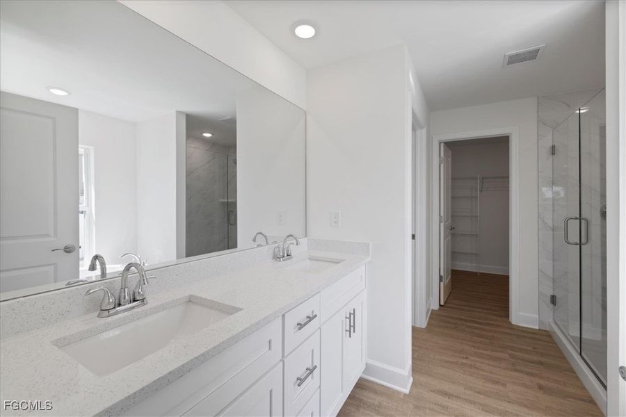 Furnished interior view inside a new home in Cape Coral, Cape Coral (Image 11).