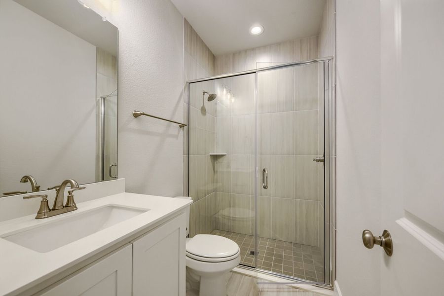 173 Buffalo - Full Bathroom 173 Buffalo - Full Bathroom
