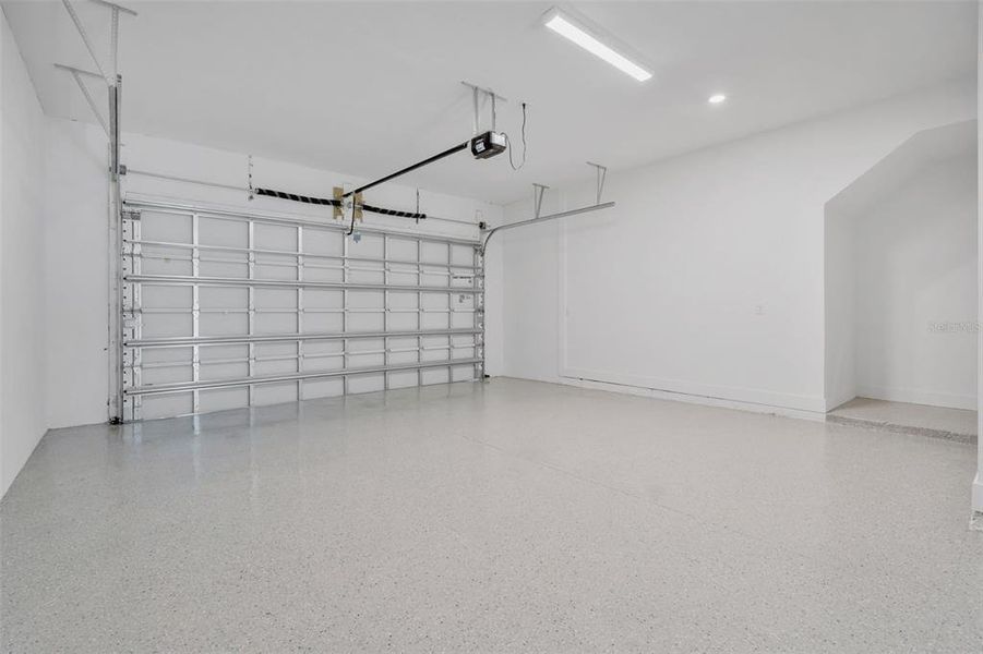 Spacious, unfurnished interior of a new home in , Tampa (Image 36).
