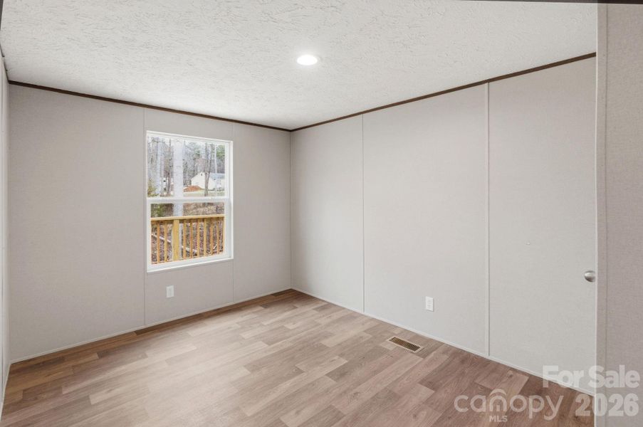 Spacious, unfurnished interior of a new home in , Lincolnton (Image 13).