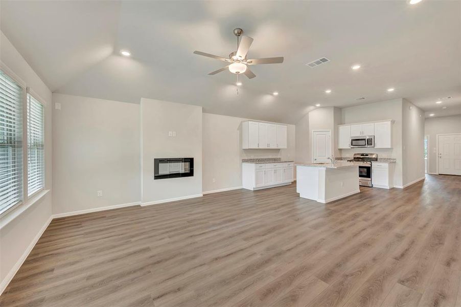 Spacious, unfurnished interior of a new home in Forest Park, Princeton (Image 16).