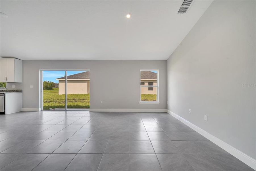 Spacious, unfurnished interior of a new home in , Kissimmee (Image 24).