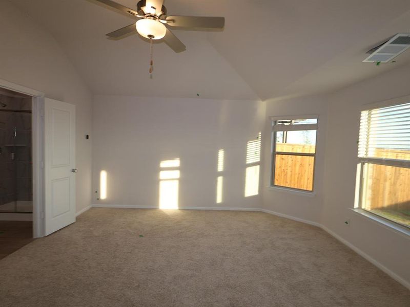 Spacious, unfurnished interior of a new home in Sanderos, Fort Worth (Image 11).