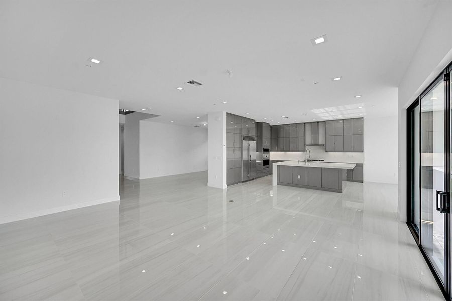 Spacious, unfurnished interior of a new home in Apex at Avenir, Palm Beach Gardens (Image 21).