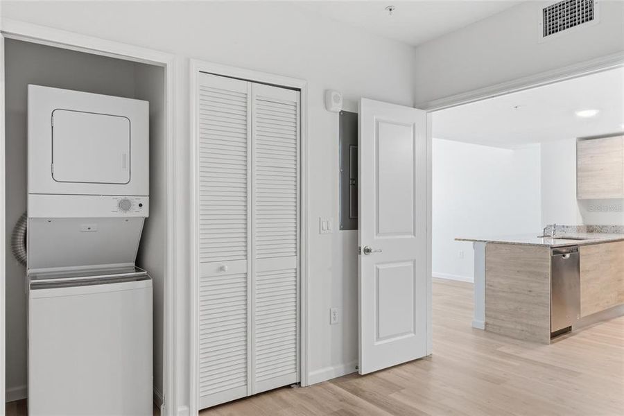 Furnished interior view inside a new home in , Orlando (Image 6).