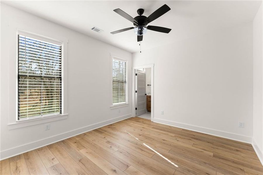 Spacious, unfurnished interior of a new home in , Gainesville (Image 39).