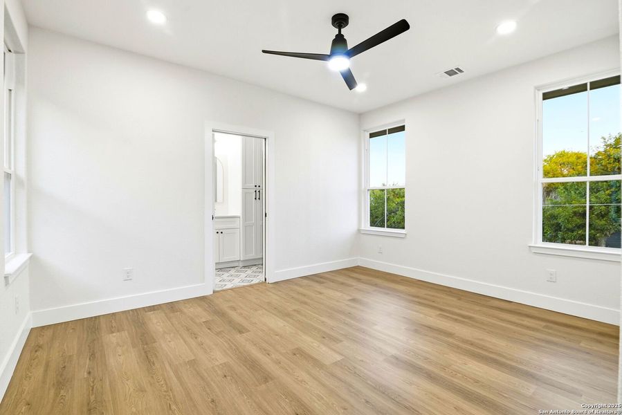Spacious, unfurnished interior of a new home in , San Antonio (Image 23).