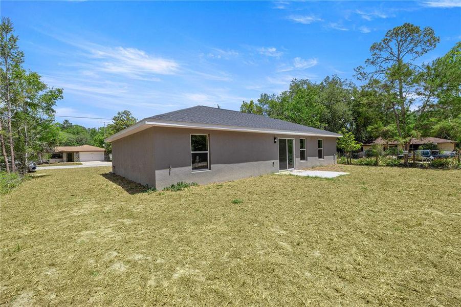 Exterior details and patio area of a home in , Dunnellon (Image 14).