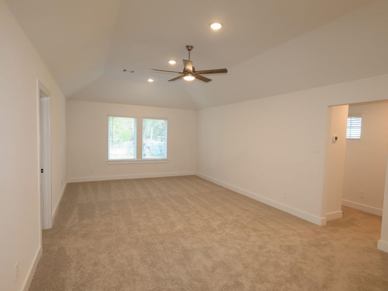Spacious, unfurnished interior of a new home in Sorella, Tomball (Image 28). Spacious, unfurnished interior of a new home in Sorella, Tomball (Image 28).