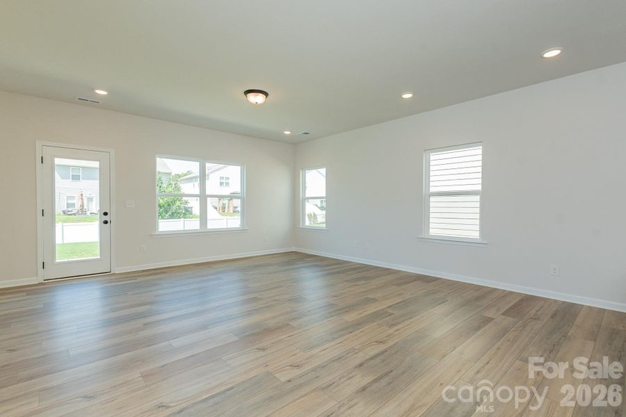 Spacious, unfurnished interior of a new home in Sunset Meadows, Charlotte (Image 17).