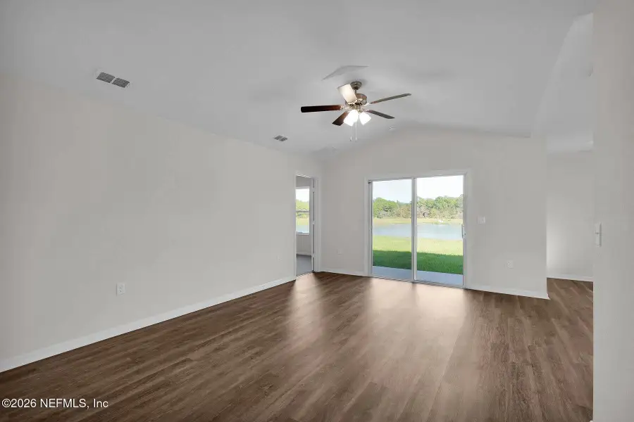 Spacious, unfurnished interior of a new home in Rolling Hills, Green Cove Springs (Image 11).