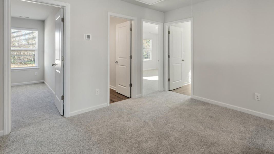 Spacious, unfurnished interior of a new home in The Preserve at Tidewater, Sneads Ferry (Image 25).