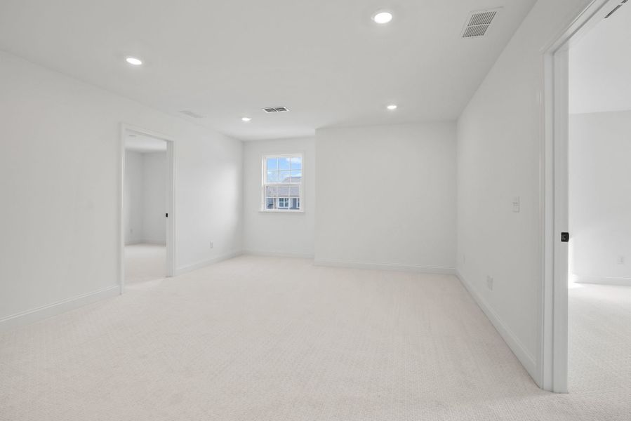 Spacious, unfurnished interior of a new home in Forest Creek, Waxhaw (Image 70).