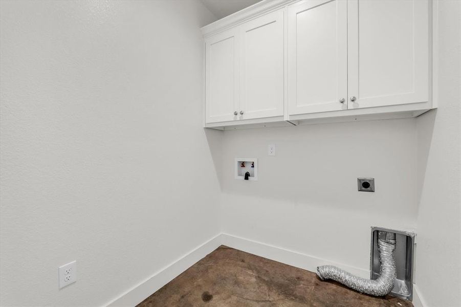 Spacious, unfurnished interior of a new home in , Riesel (Image 14).