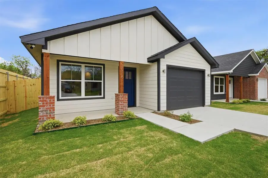 Exterior details and patio area of a home in , Sherman (Image 3).