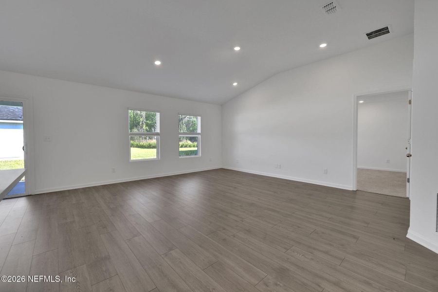 Spacious, unfurnished interior of a new home in Wilford Oaks, Orange Park (Image 37).