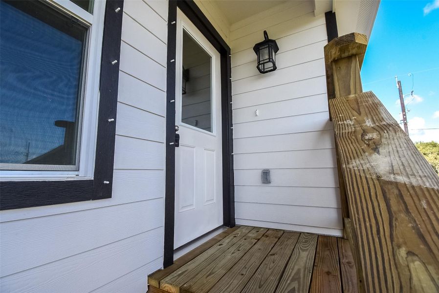 Exterior details and patio area of a home in , Palacios (Image 22).