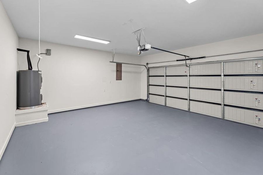 Spacious, unfurnished interior of a new home in , Greenville (Image 34).
