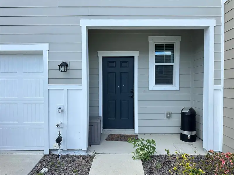 Exterior details and patio area of a home in , Gibsonton (Image 2). Exterior details and patio area of a home in , Gibsonton (Image 2).