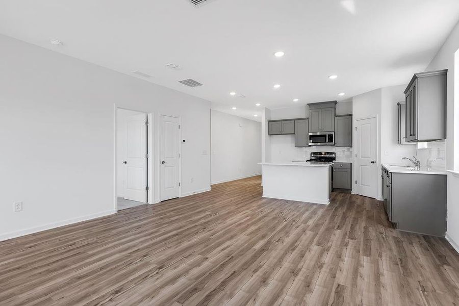 Spacious, unfurnished interior of a new home in Three Rivers, Rome (Image 10). Spacious, unfurnished interior of a new home in Three Rivers, Rome (Image 10).