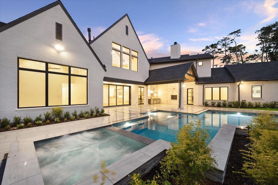 Exterior details and patio area of a home in , Hunters Creek Village (Image 23).