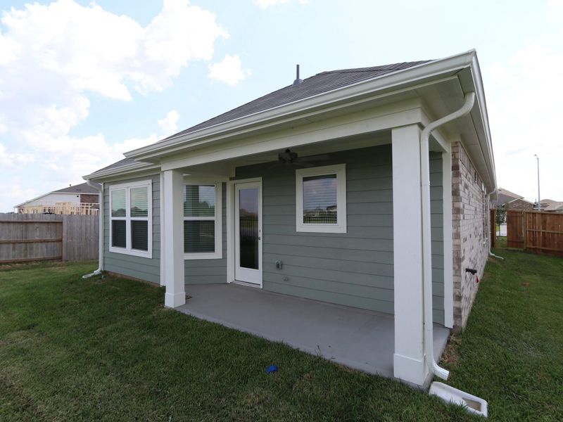 Front exterior of a new home in Miller's Pond, Rosenberg, TX, highlighting curb appeal (Image 2). Front exterior of a new home in Miller's Pond, Rosenberg, TX, highlighting curb appeal (Image 2).