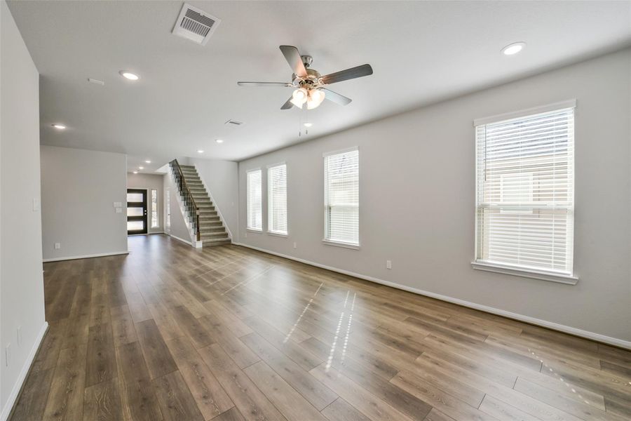 Spacious, unfurnished interior of a new home in Anderson Lakes, Houston (Image 22).