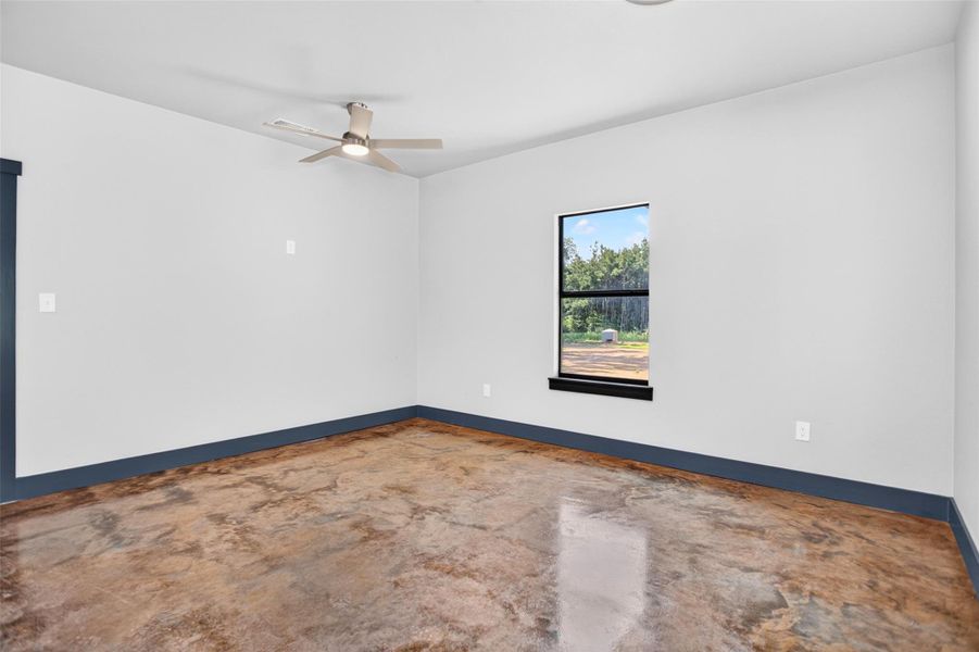 Spacious, unfurnished interior of a new home in , Nacogdoches (Image 29).