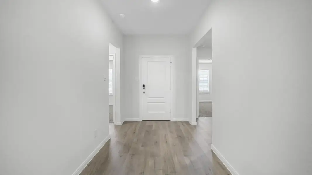 Spacious, unfurnished interior of a new home in Saddlebrook, Waxahachie (Image 21).
