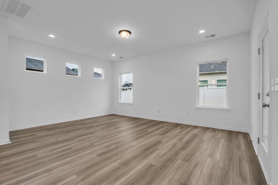 Spacious, unfurnished interior of a new home in Winston Place, Gallatin (Image 18).