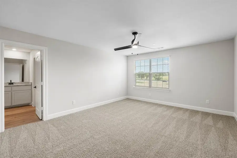 Spacious, unfurnished interior of a new home in Yarbrough Farms, Pilot Point (Image 6).